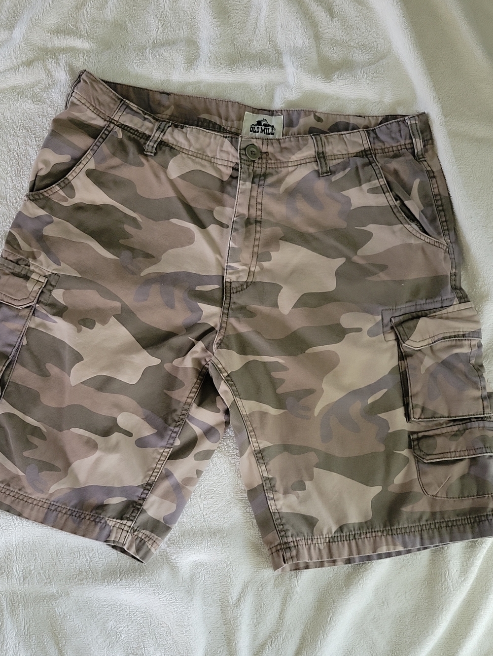Old Mill Camo Cargo Utility Shorts Drawstring Waist Velcro Pockets Sz 36 .